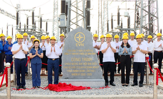 Đóng điện công trình đường dây 110kV Kim Sơn - Nghĩa Hưng (Ninh Bình)