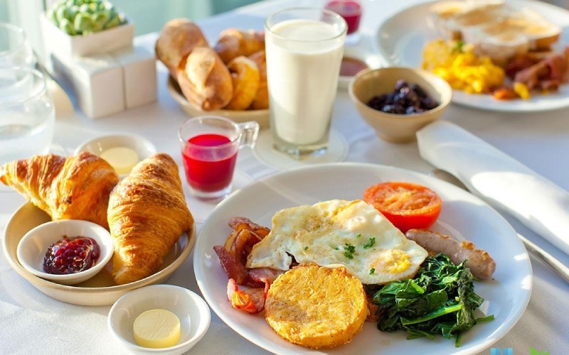 Thực đơn buffet sáng thường có ở nhà hàng, khách sạn
