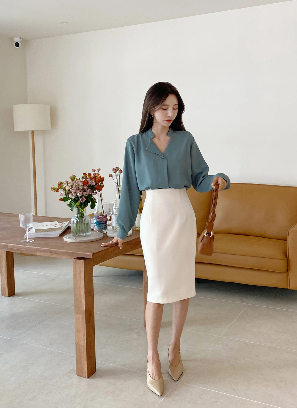 Chân váy công sở mix cùng 5 kiểu giày này là thanh lịch, tôn dáng nhất - Ảnh 3.