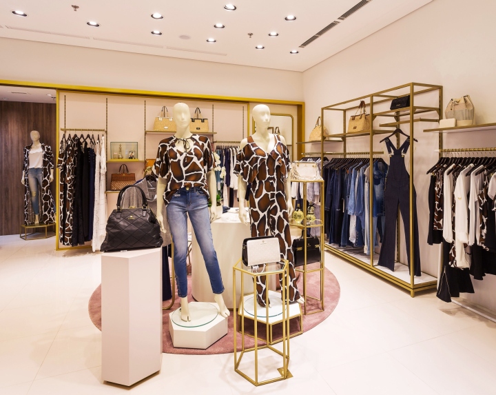 thiet-ke-showroom-thoi-trang-me