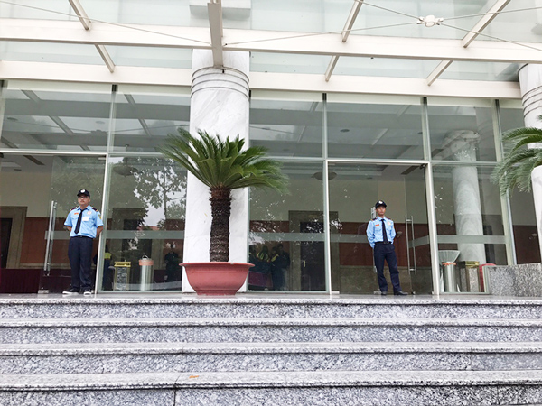 HÌNH ẢNH BẢO VỆ TẠI SẢNH TÒA NHÀ