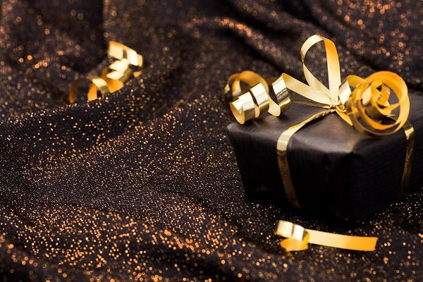 Những ưu điểm của việc tặng quà cho doanh nghiệp đối tác, khách hàng