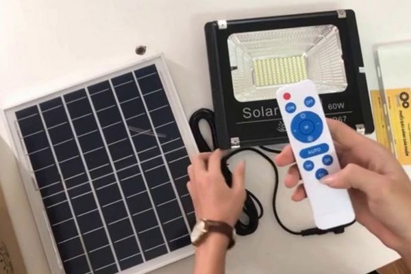 Cách sử dụng remote đèn năng lượng mặt trời chi tiết