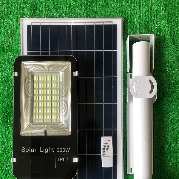 Đèn năng lượng mặt trời 200w giá rẻ