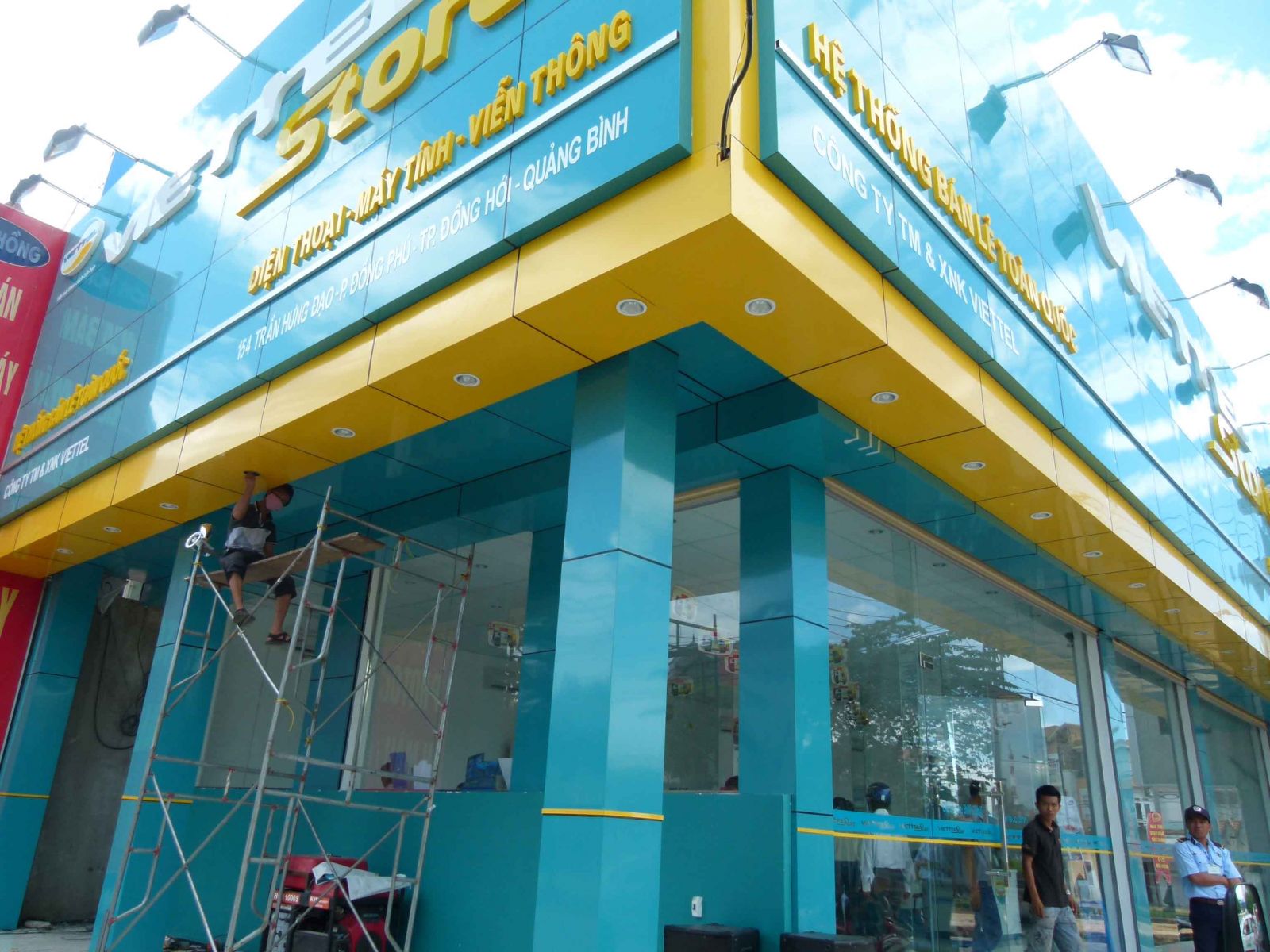 Mặt dựng alu, chữ nổi