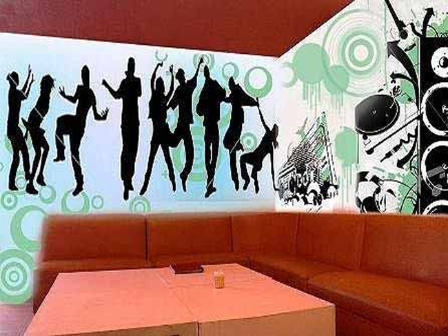 Vẽ tranh tường quán karaoke 01
