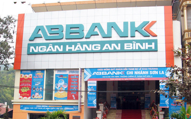 Mặt dựng alu, chữ nổi