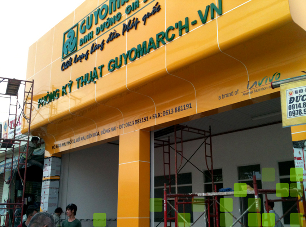 Mặt dựng alu, chữ nổi