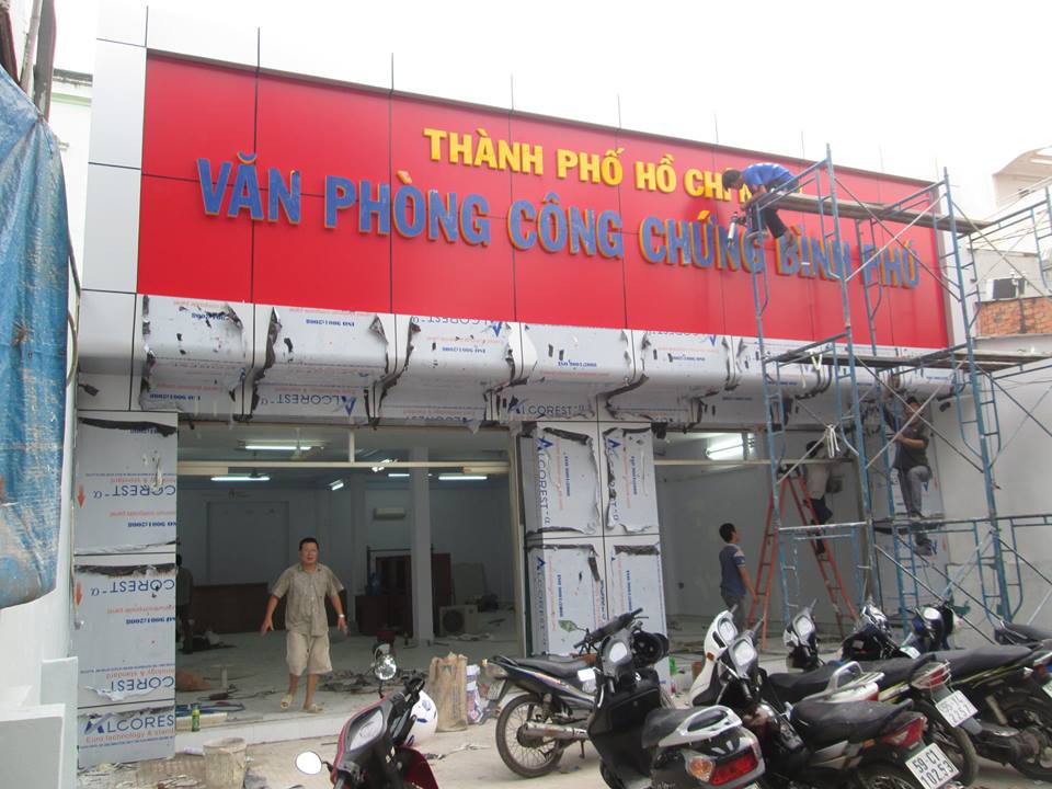 Mặt dựng alu, chữ nổi