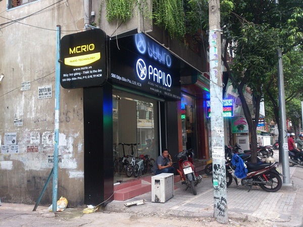 Mặt dựng alu, chữ nổi