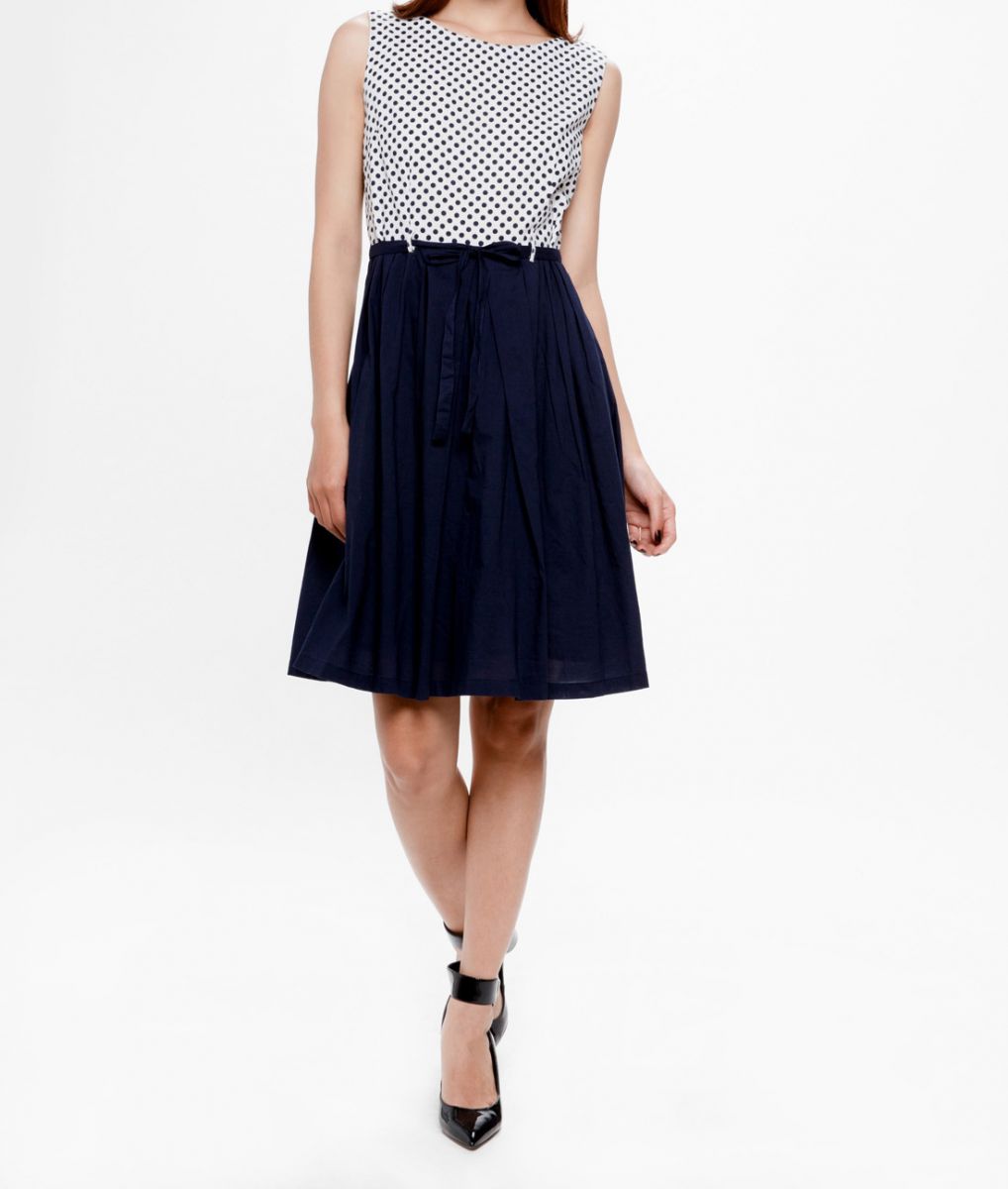 Đầm xòe xanh navy phối áo chấm bi