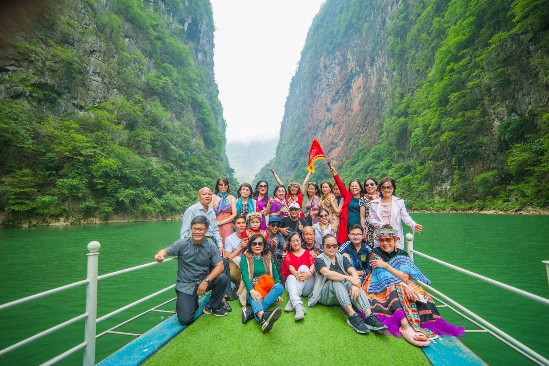 KHÁM PHÁ CAO NGUYÊN ĐÁ HÀ GIANG - PHỐ CỔ ĐỒNG VĂN - DU THUYỀN SÔNG NHO QUẾ (6N5D)