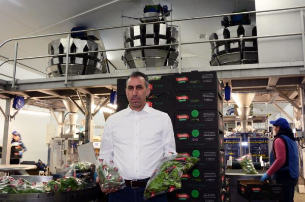 Ishida_Can_dinh_luong_cho_salad_Zenith_ Salad_ MD Franco Barone with product _PR shot_
