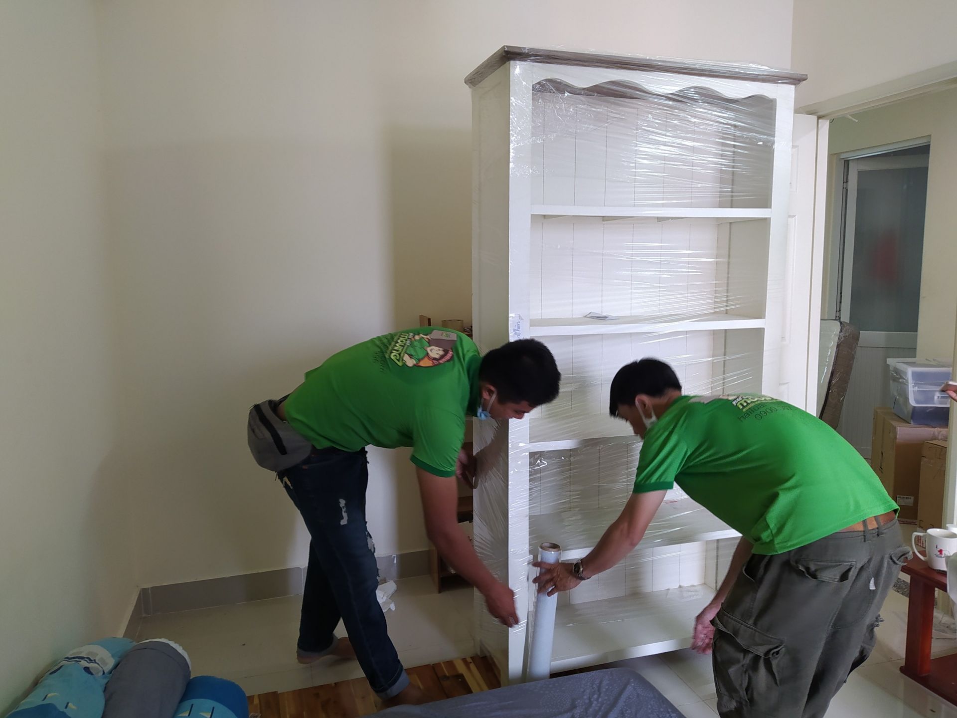 Hướng dẫn cách gói đèn khi vận chuyển nhà