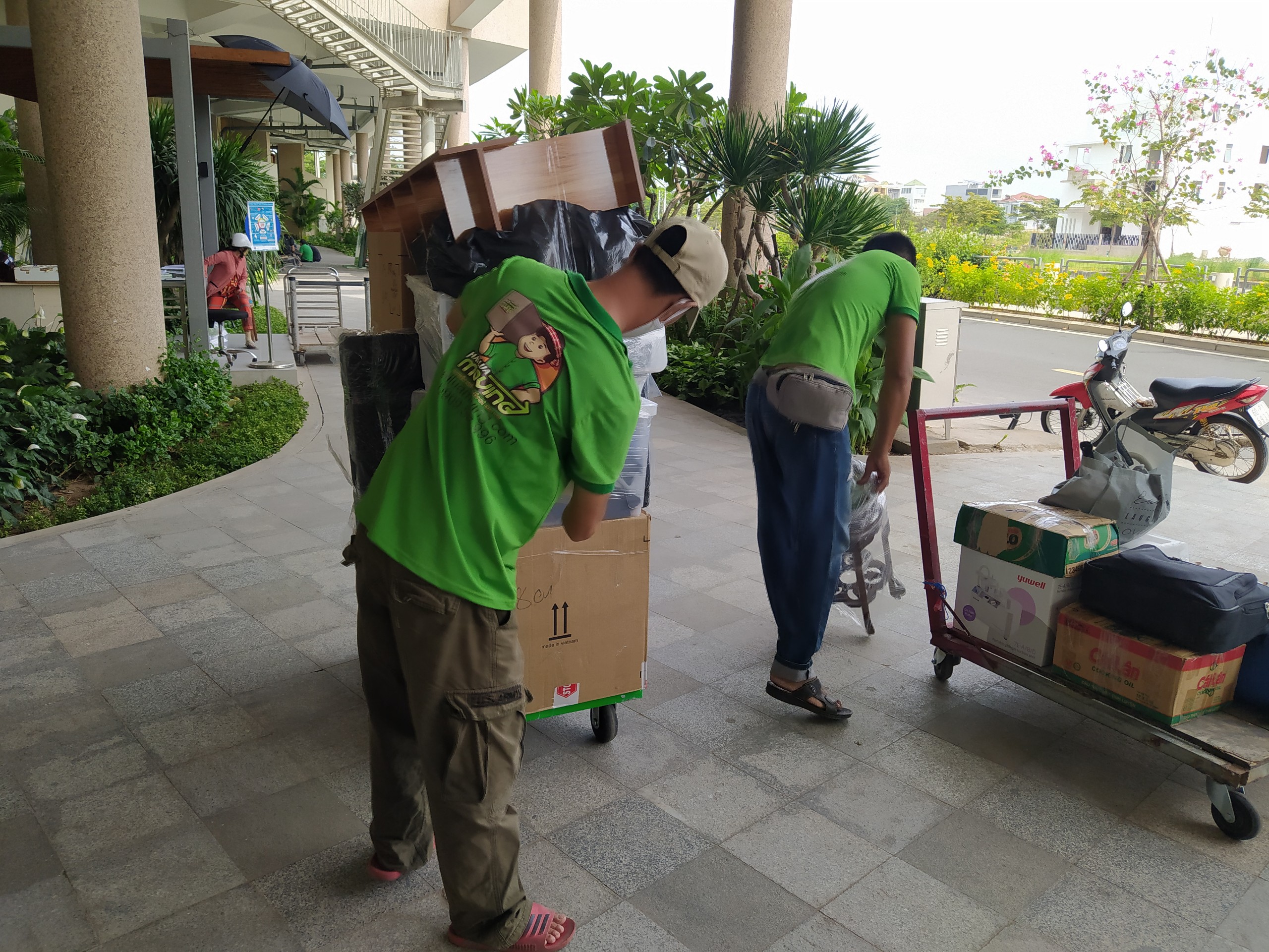 Cô THẮNG tại chung cư Brilliant Đảo Kim Cương,quận 2,TP.HCM.