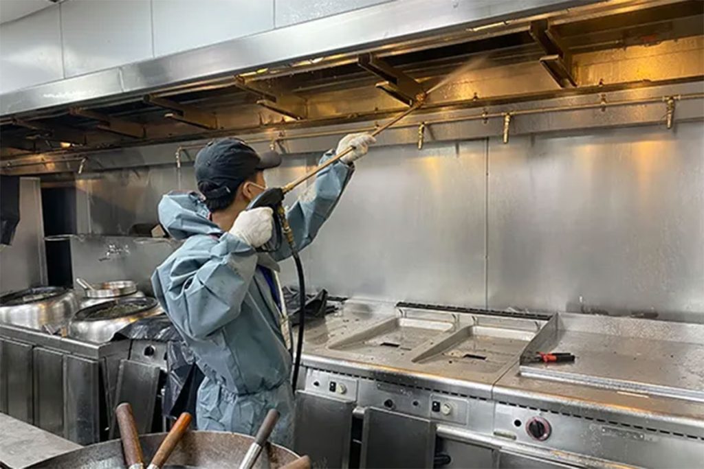 Hình ảnh ống dẫn khói trong hệ thống hút mùi bếp công nghiệp