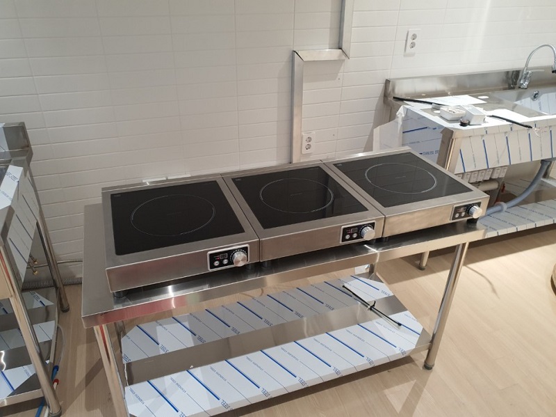 So sánh bếp từ công nghiệp và bếp gas