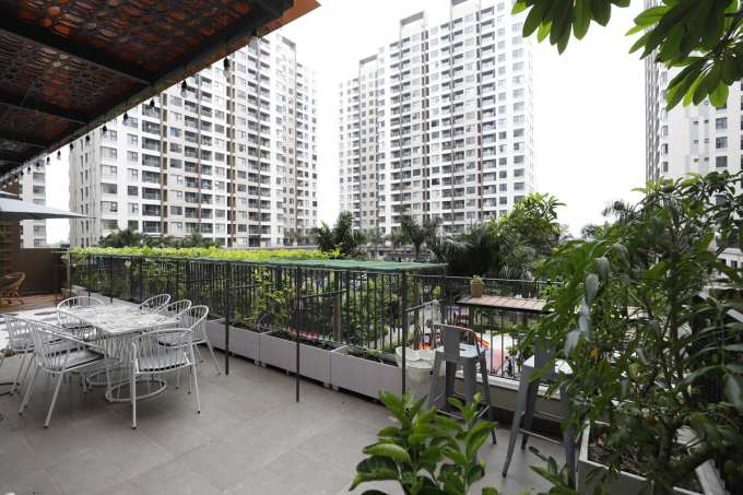 Một góc sân vườn của căn hộ chung cư thuộc block đã bàn giao dự án tại Bình Tân. Ảnh: Trung Tín