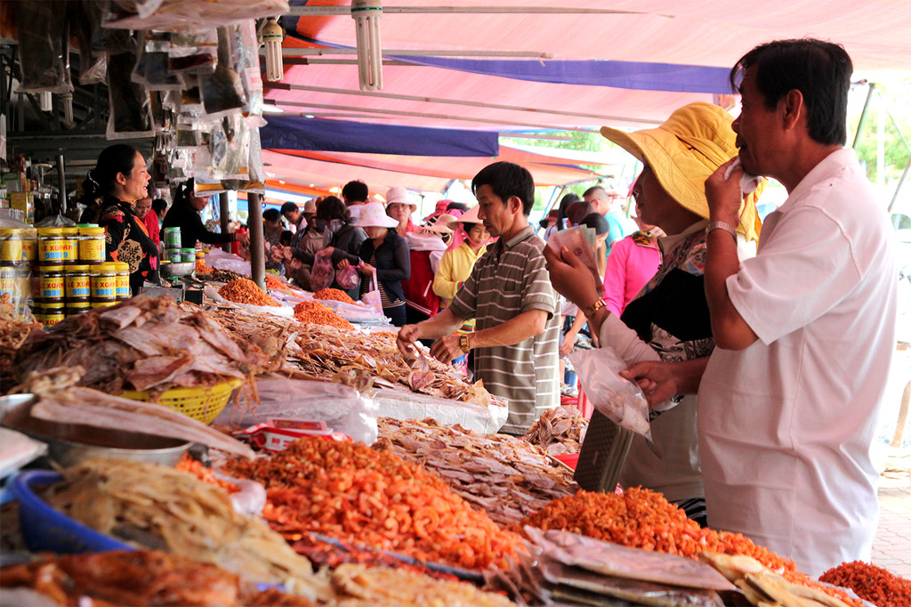 Chợ cá khô 30.000 đồng/kg ở biển Bà Rịa - Vũng Tàu