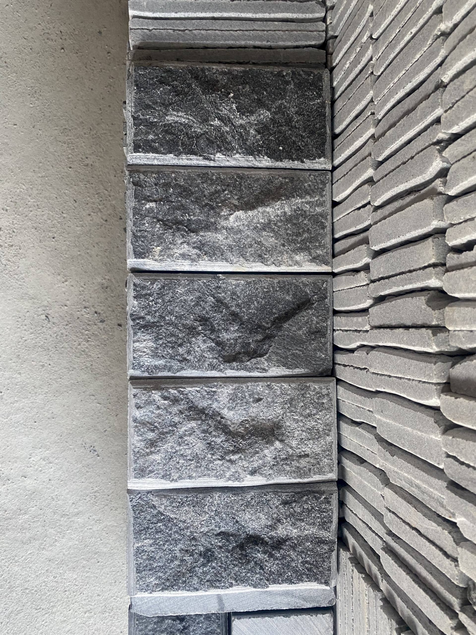 Đá Bóc soi đen 10 x 20 cm