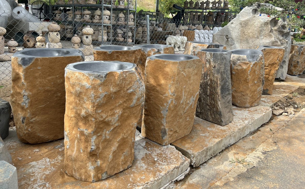 Lavabo trụ nguyên khối