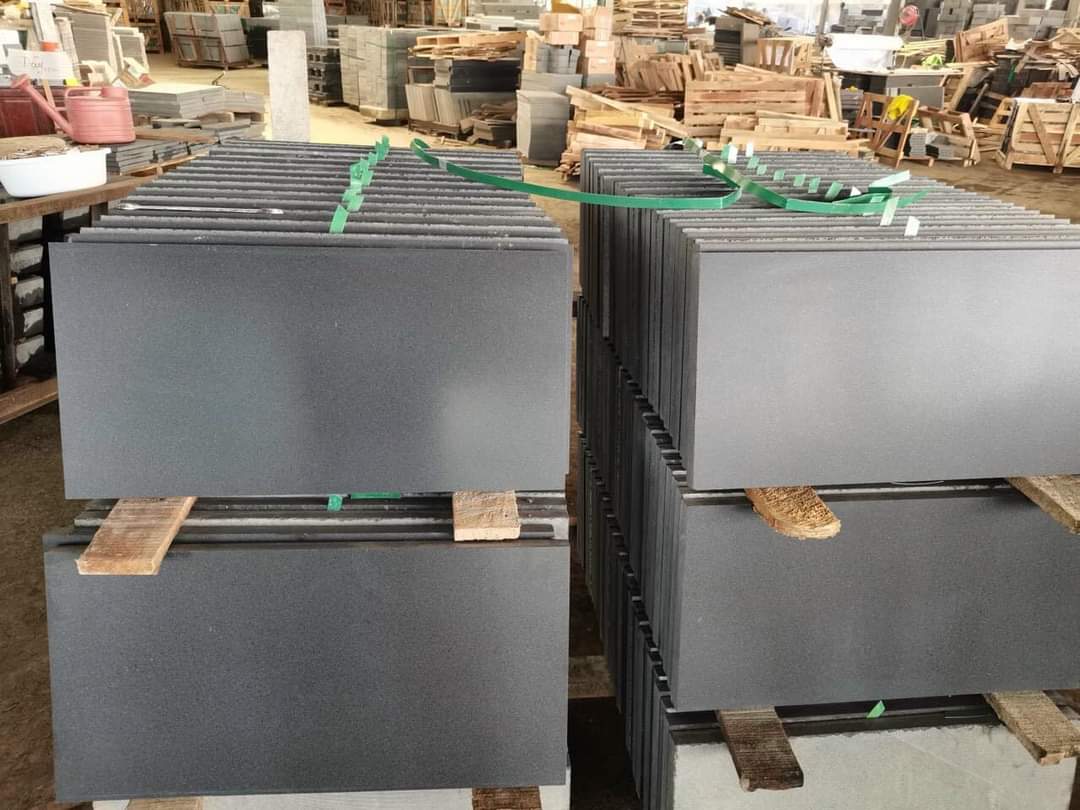 Đá Bazan đen bóng mờ