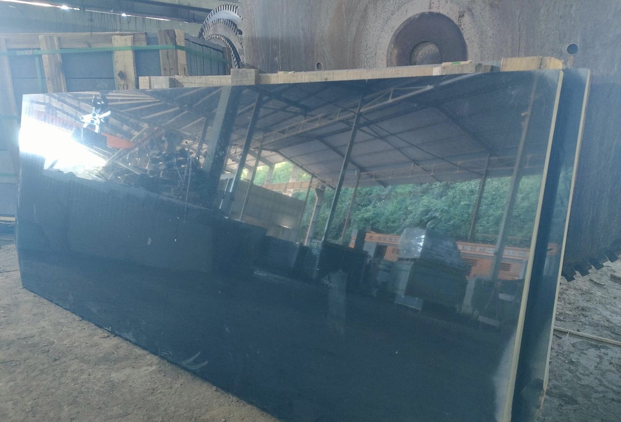 Đá Bazan đen bóng 