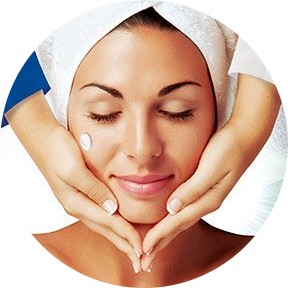Massage nhẹ nhàng trên da, rửa sạch lại với nước ấm