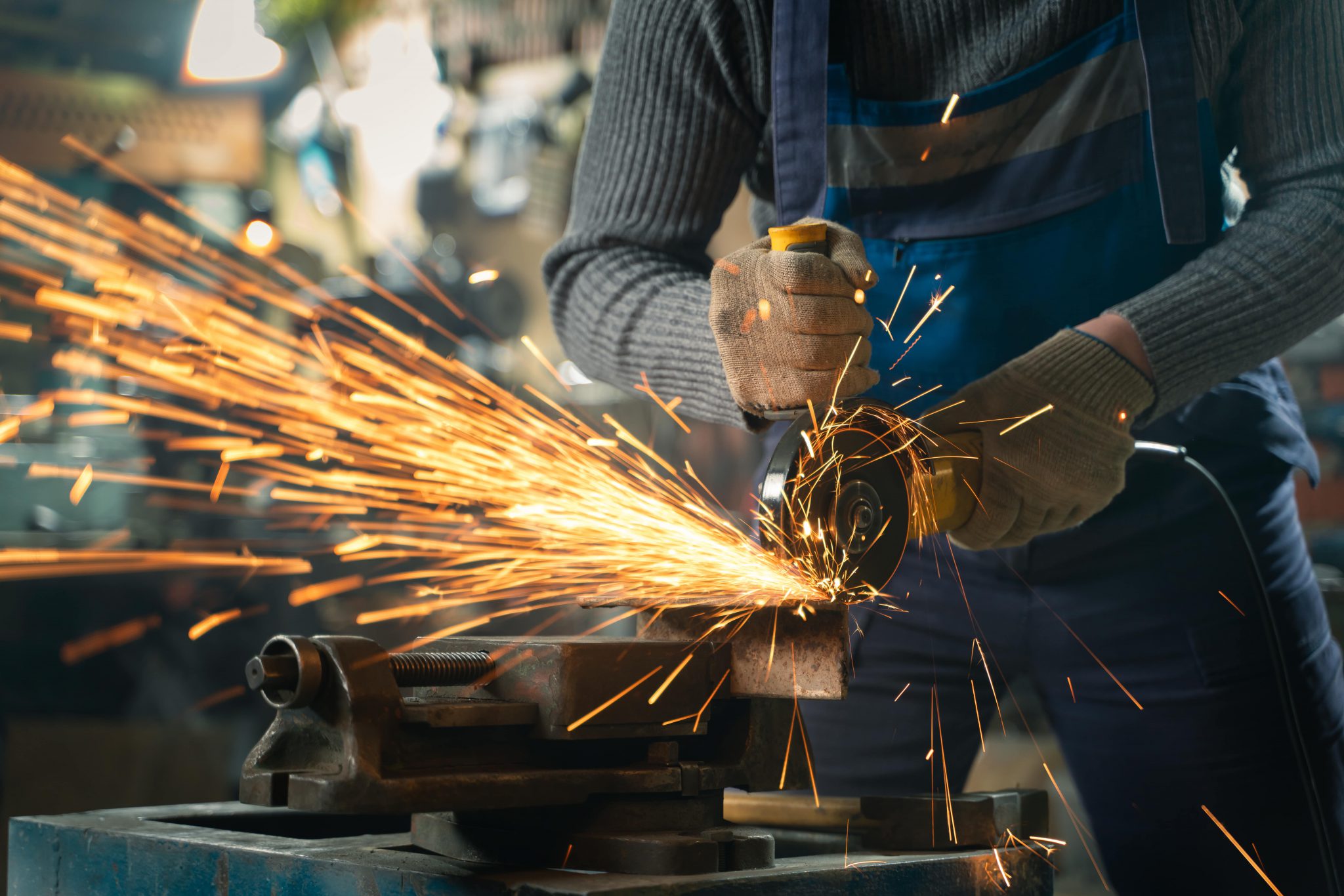 Những khó khăn gặp phải trong gia công cơ khí trước khi công nghệ CNC xuất hiện