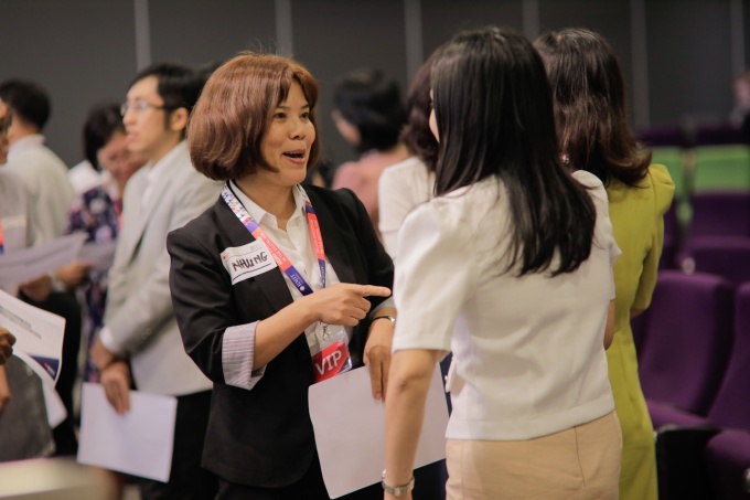 Launching a series of seminars to promote higher education in the digital age
