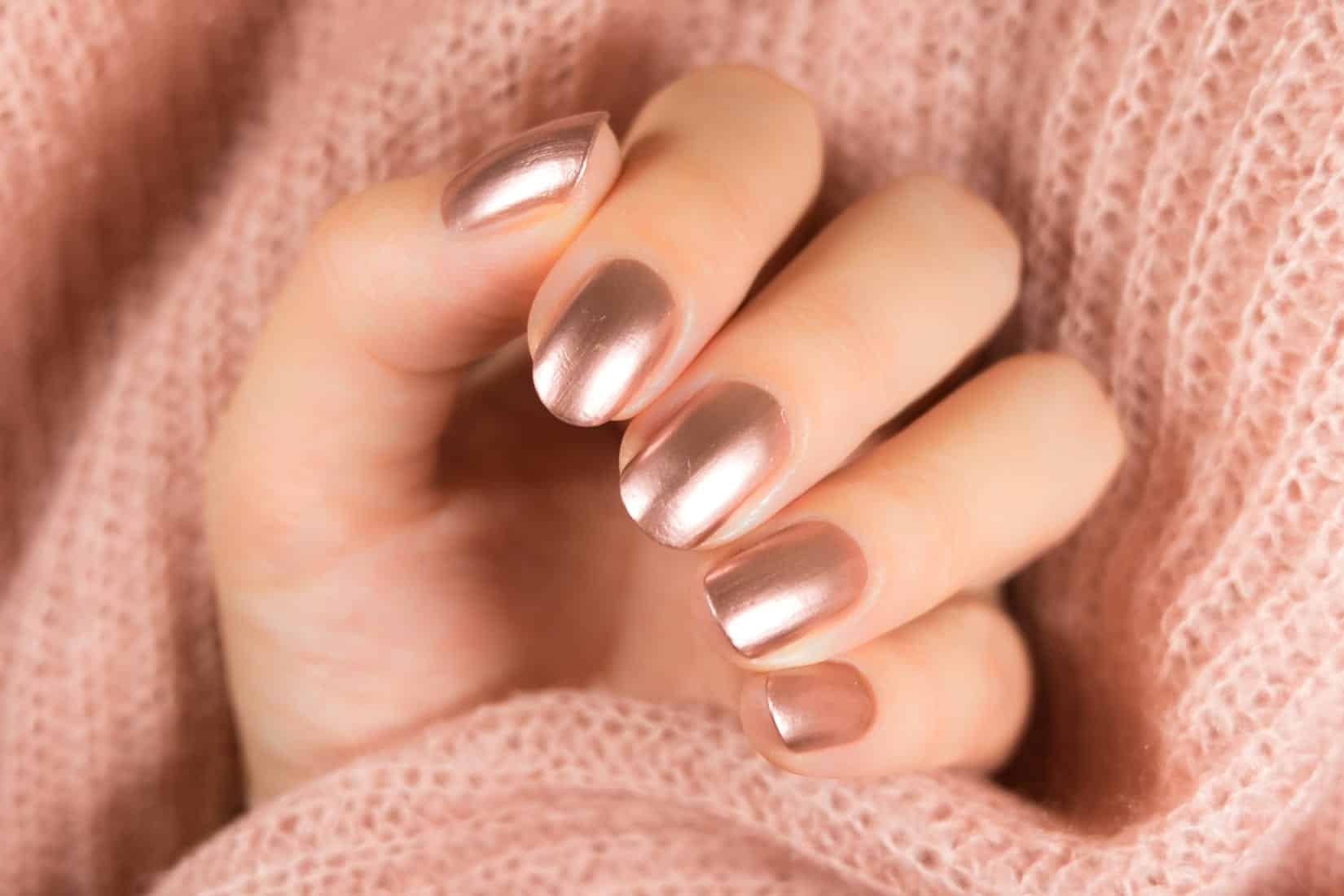 Ý TƯỞNG SƠN MÓNG TAY MÀU ROSE GOLD THỜI THƯỢNG