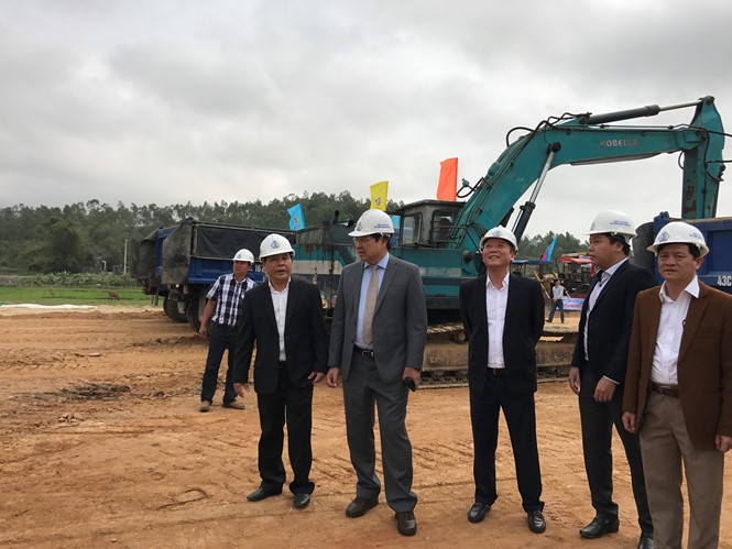 Chủ tịch Đà Nẵng Huỳnh Đức Thơ: 'Tình trạng xả thải ven biển rất đau đầu