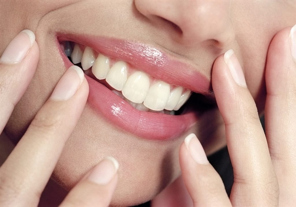 Cách làm tẩy tế bào chết môi tại nhà cho đôi môi căng mọng