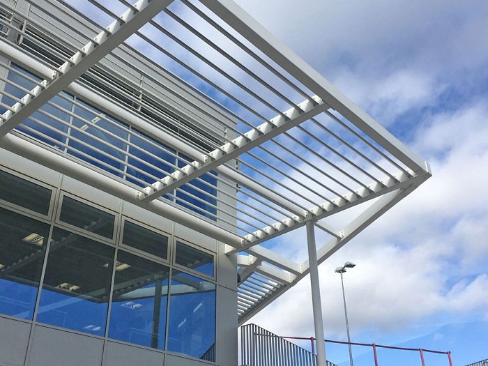 Thi công Mái kính – Lam nhôm – Hạng mục kiến trúc đặc thù