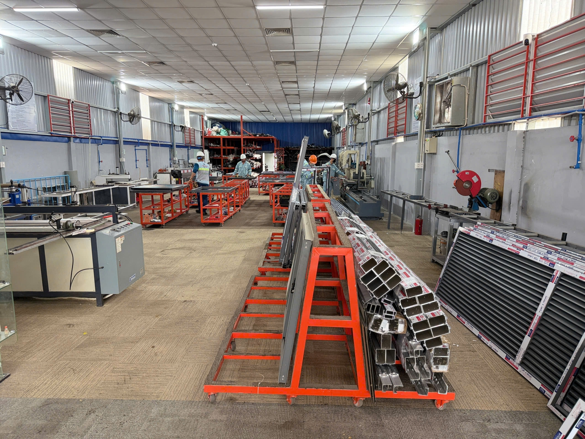 Những áp lực về công việc nhôm kính