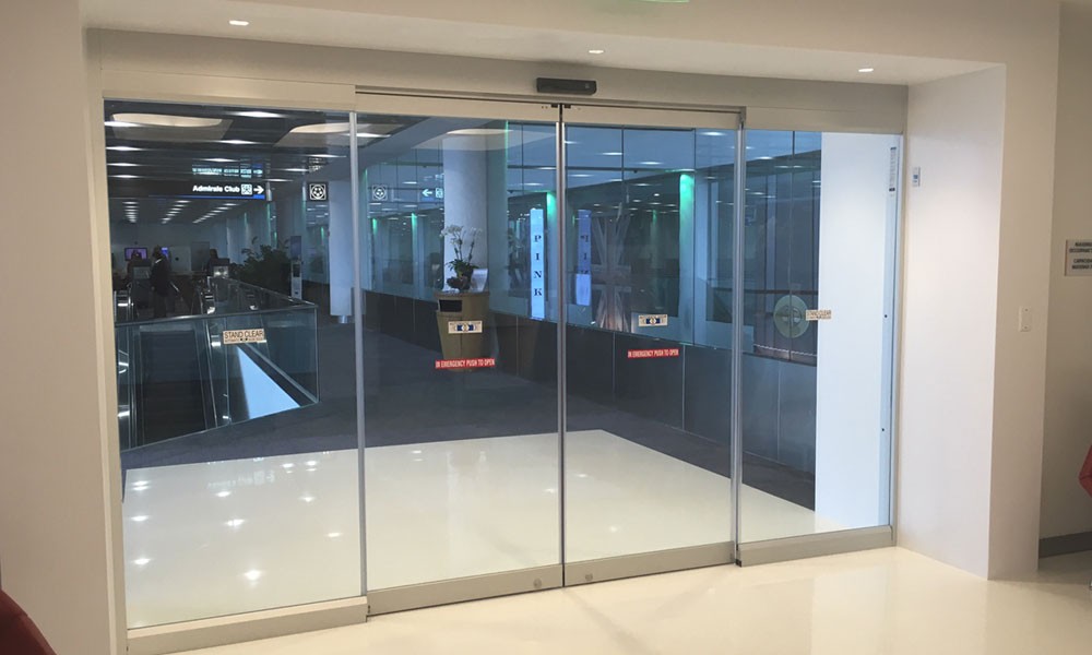 Automatic glass door