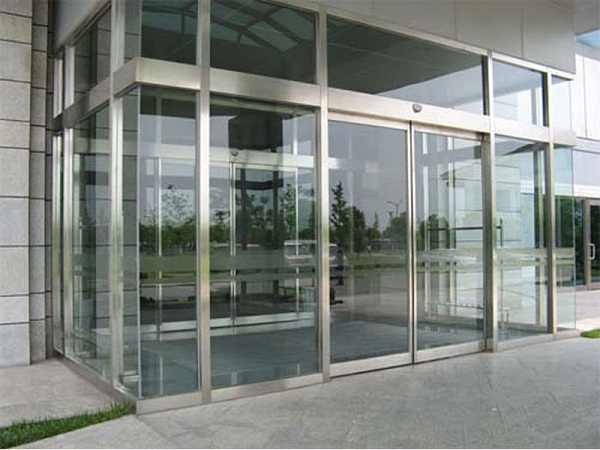 Automatic glass door