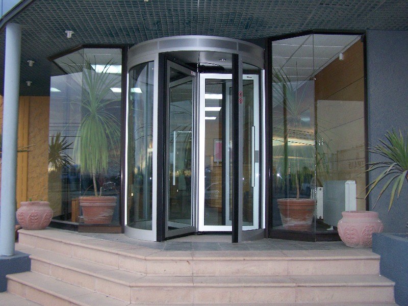 Automatic glass door
