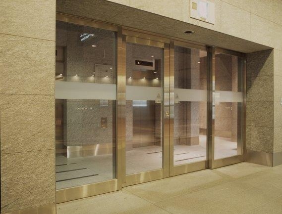 Automatic glass door