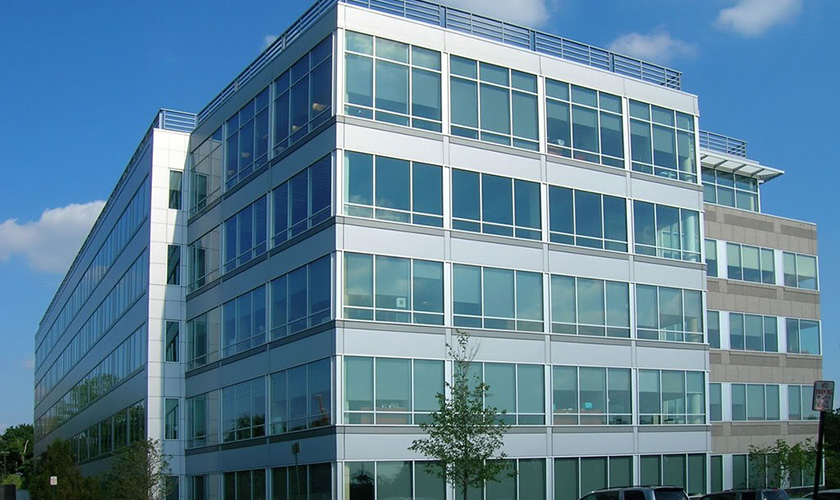 Aluminum and glass facade 04