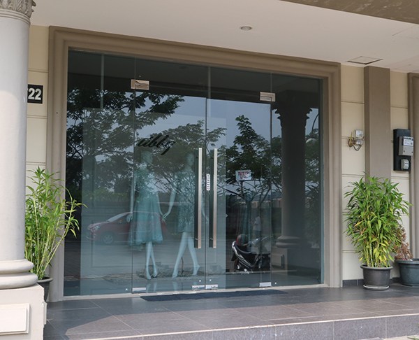 Tempered glass door 08