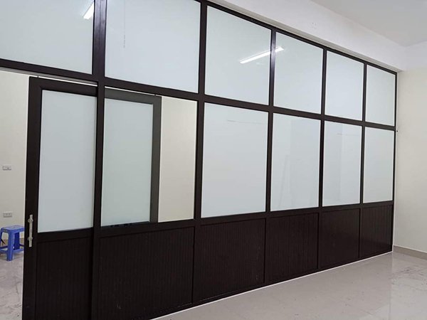 Aluminum and glass wall