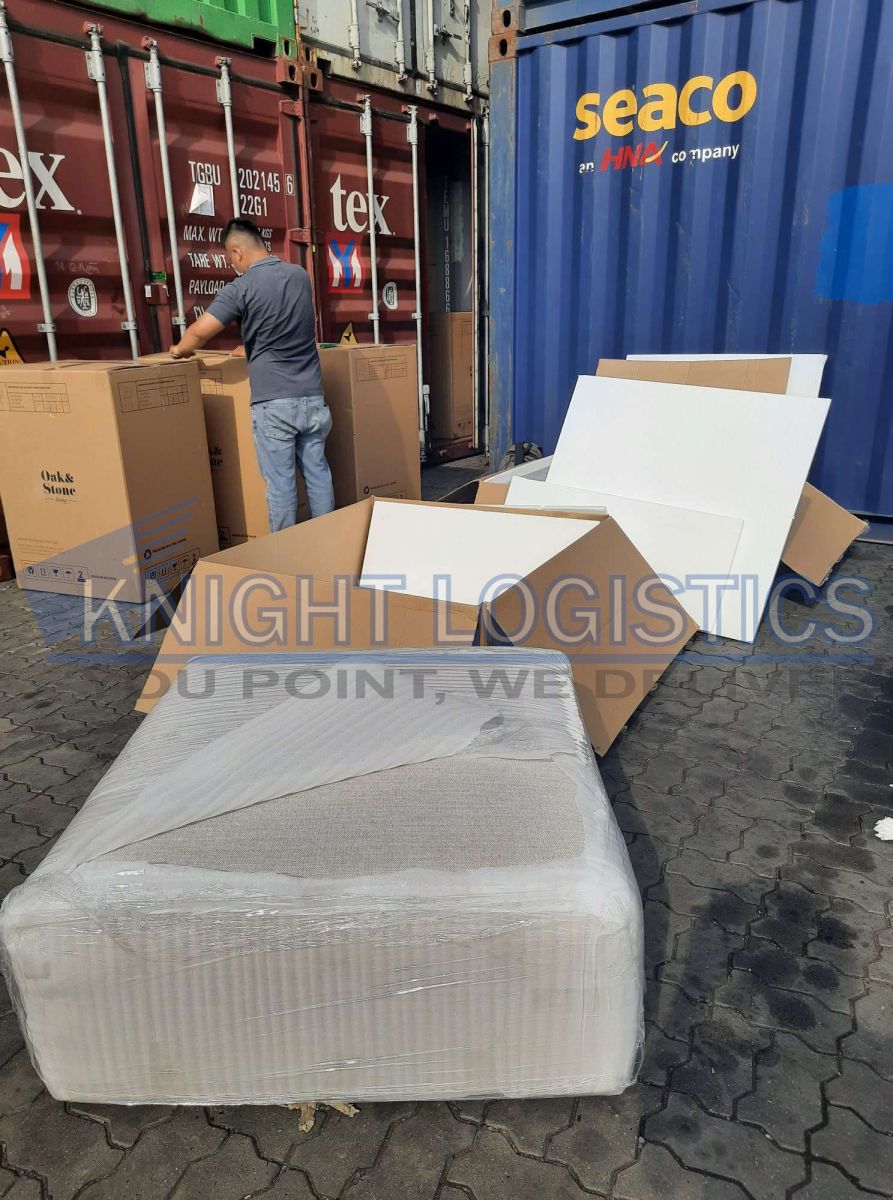 Hình ảnh hàng hóa tại cảng chờ xuất
