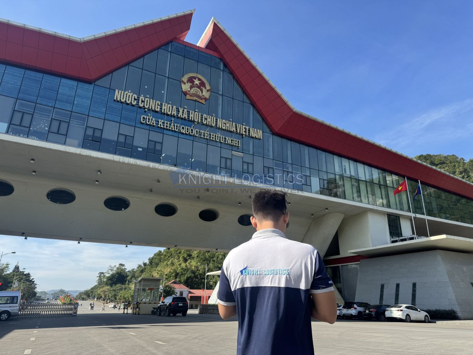 Oversized Cargo And Overweight Cargo Transport Service From China To Vietnam Via Huu Nghi Border Gate
