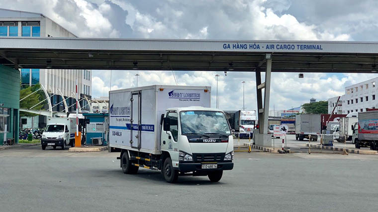 Vận chuyển hàng hóa bằng xe tải
