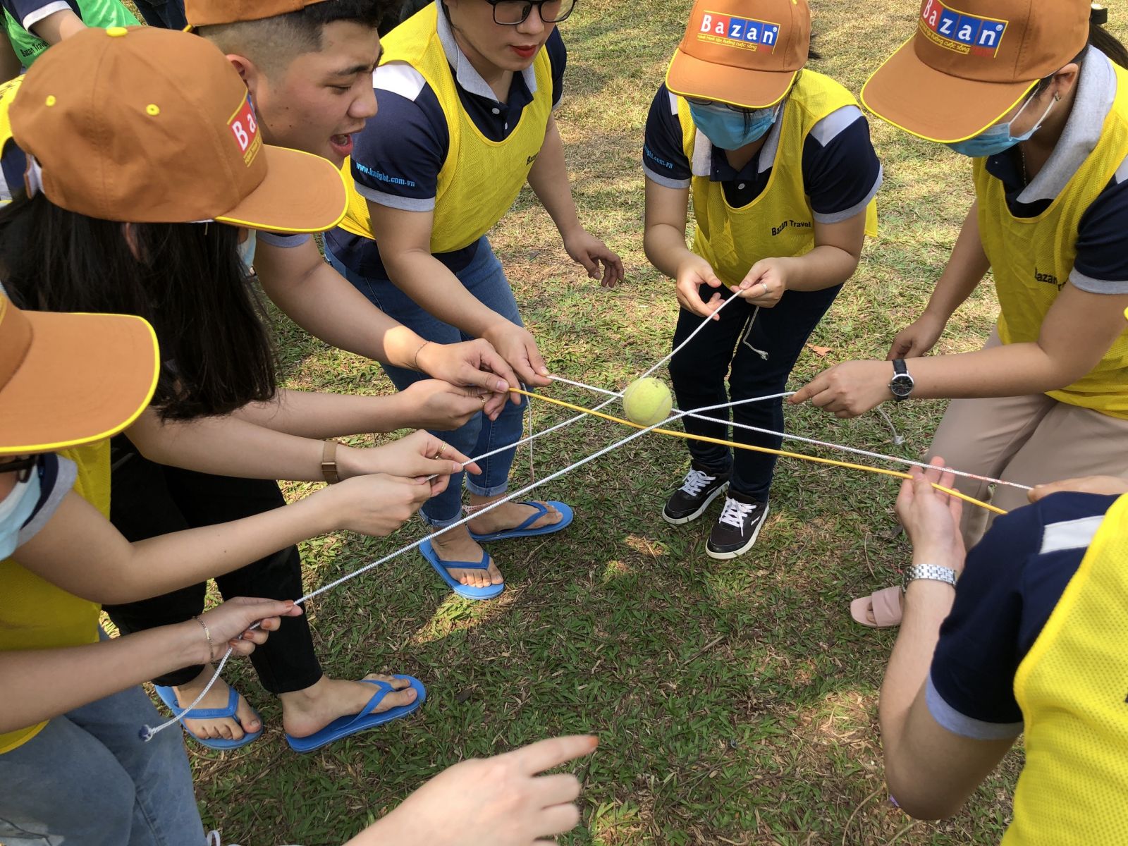 Team Yeah Yeah di chuyển thật là nhịp nhàng
