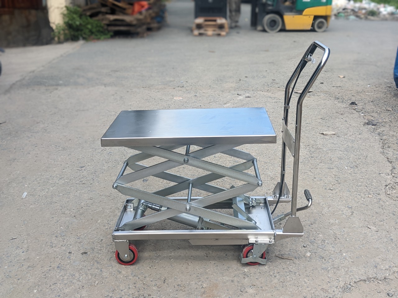 XE NÂNG MẶT BÀN INOX
