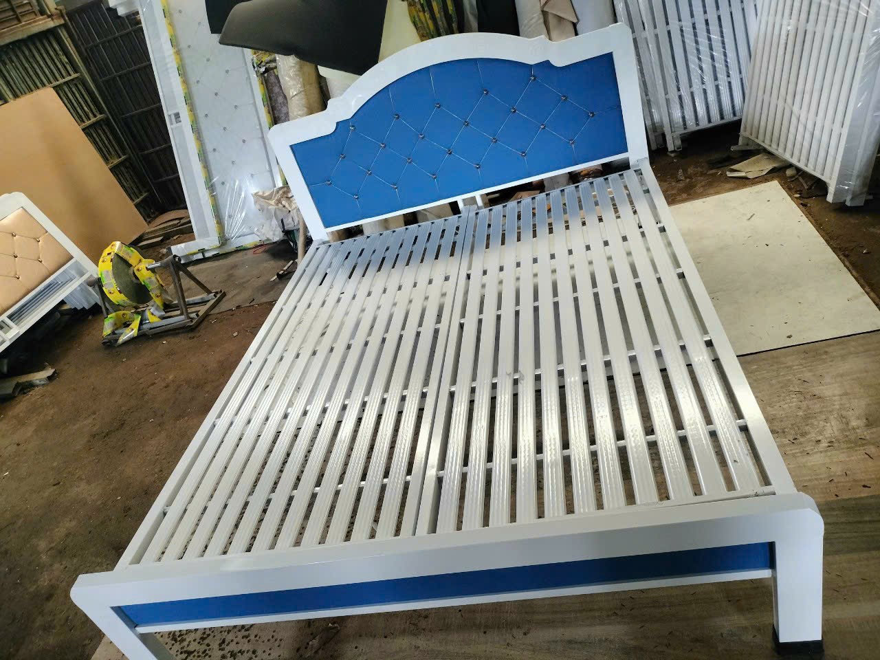 Giường sắt 04