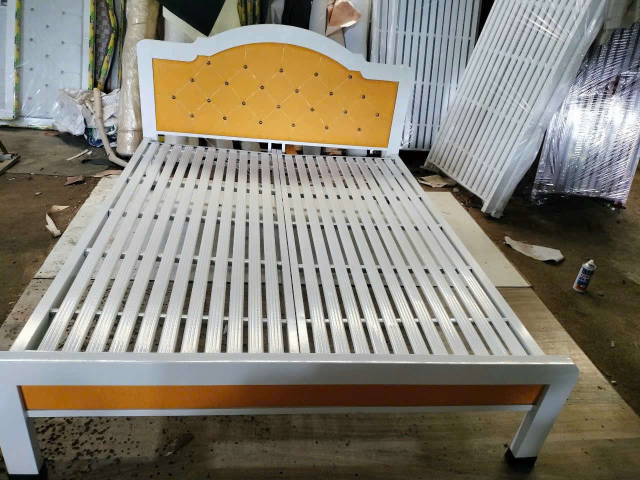 Giường sắt 08