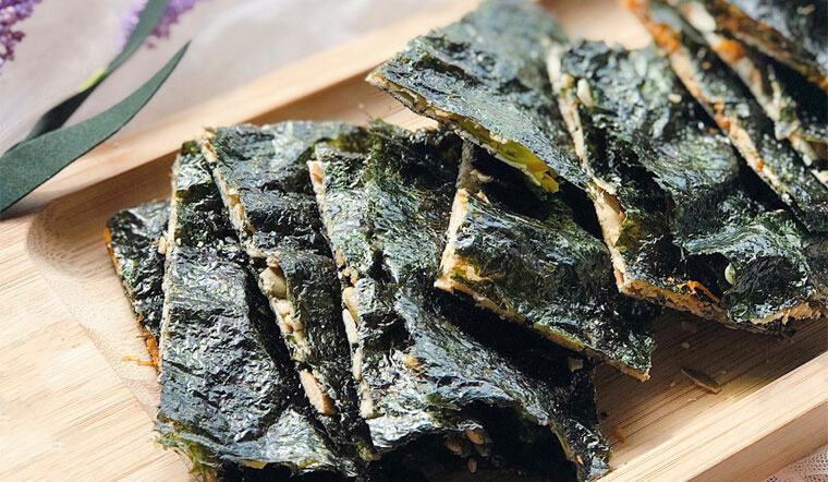 Cách làm snack rong biển kẹp hạt giòn rụm, ăn ngon dáng mi nhon